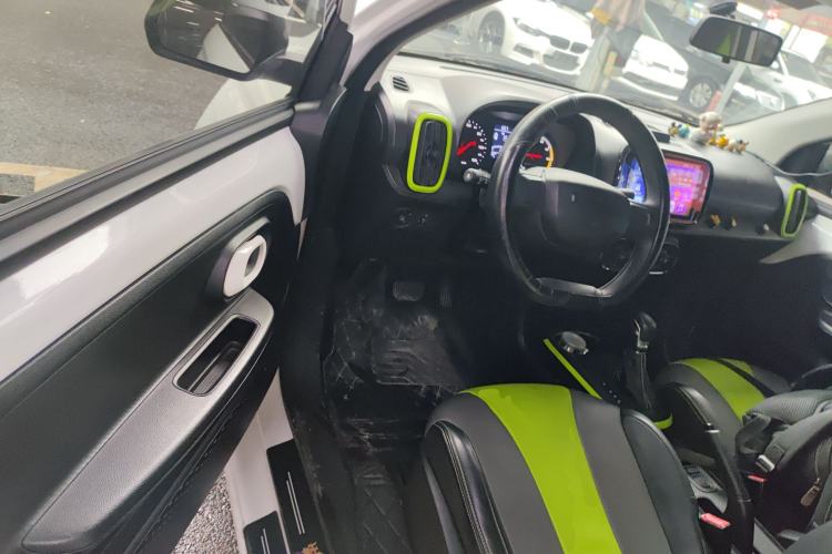 Used Roewe Clever 2021 302 km New Four-Seater Super-Efficient Version