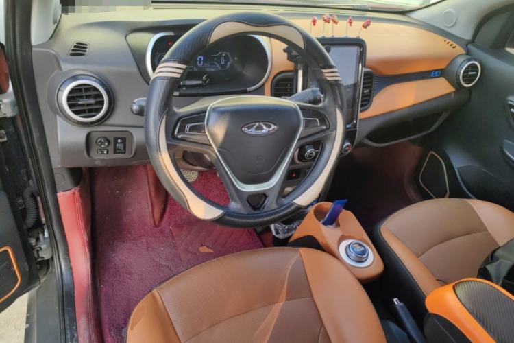 Used Chery QQ Little Ant 2018 400 4-Seater Smart Edition Center Console