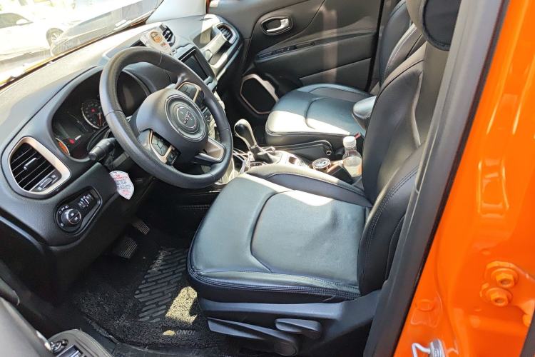 Used Jeep Renegade 2018 Connected Large Screen Version 180T Automatic High-Energy Edition
