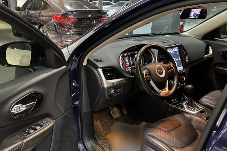 Used Jeep Cherokee 2016 2.4L Leading Edition
