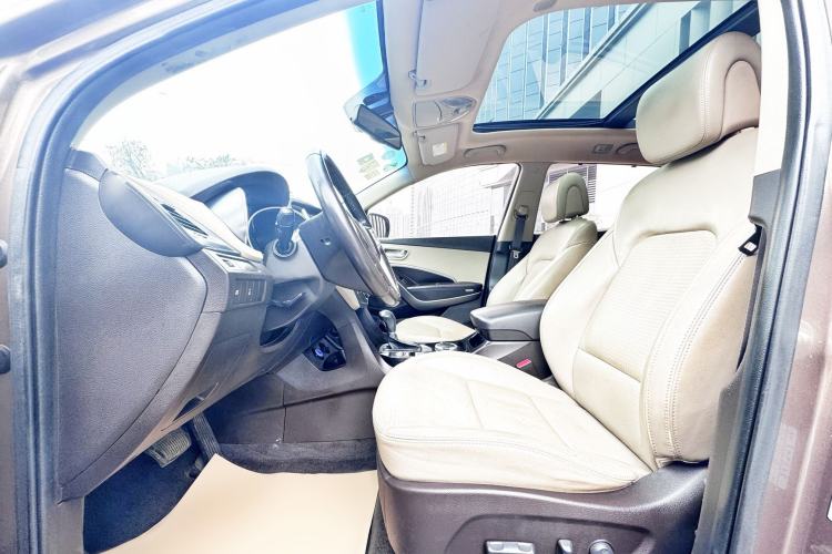 Used Hyundai Santa Fe 2013 Revised Version 2.4L Automatic All-Wheel Drive Luxury Trim
