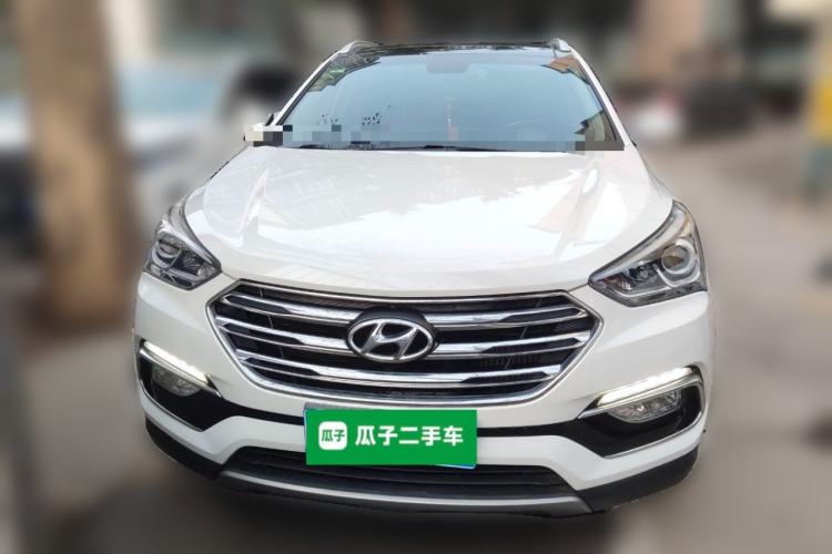 Used Hyundai Santa Fe 2017 2.0T Automatic Two-Wheel Drive Smart Version 7 Seats
