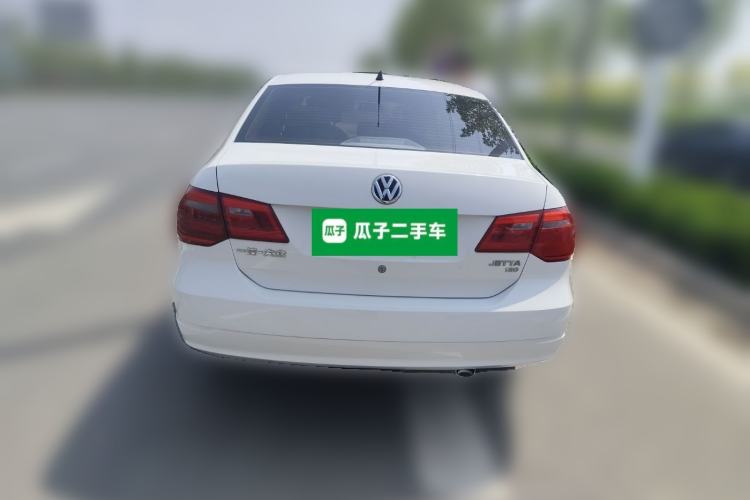 Used Volkswagen Jetta 2015 Value Edition 1.6L Manual Fashionable Style
