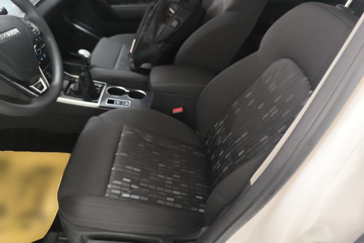 Used Haval H2 2018 Chuanxiang Edition 1.5T Manual Two-Wheel Drive Fashion Model China V Standard Left Front Seat