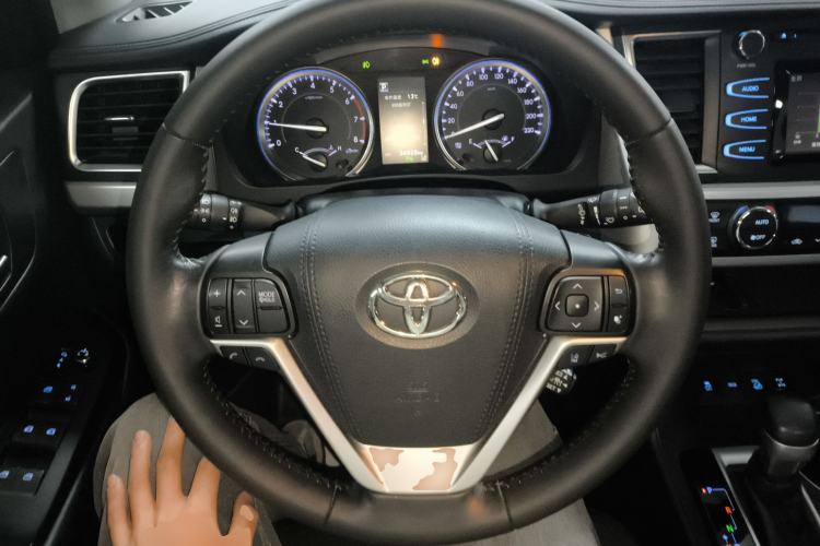 Used Toyota Highlander 2018 2.0T Four-Wheel Drive Luxury Version 7 Seats China VI Standard Steering Wheel