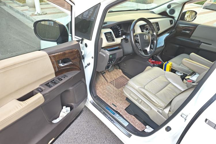 Used Honda Odyssey 2015 Updated Version 2.4L Smart Edition
