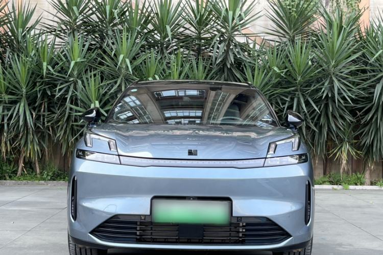 Used Lynk & Co 08 EM-P 2025 220 km All-Wheel-Drive Performance Halo Exterior 6