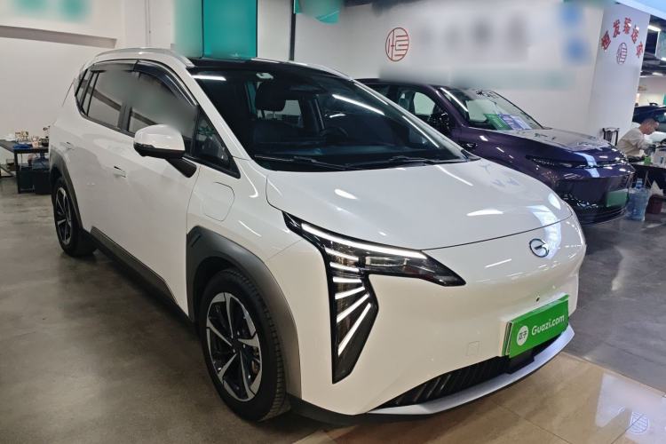 Used AION Y 2022 Plus 70 Smart Edition Front Right 45 Deg