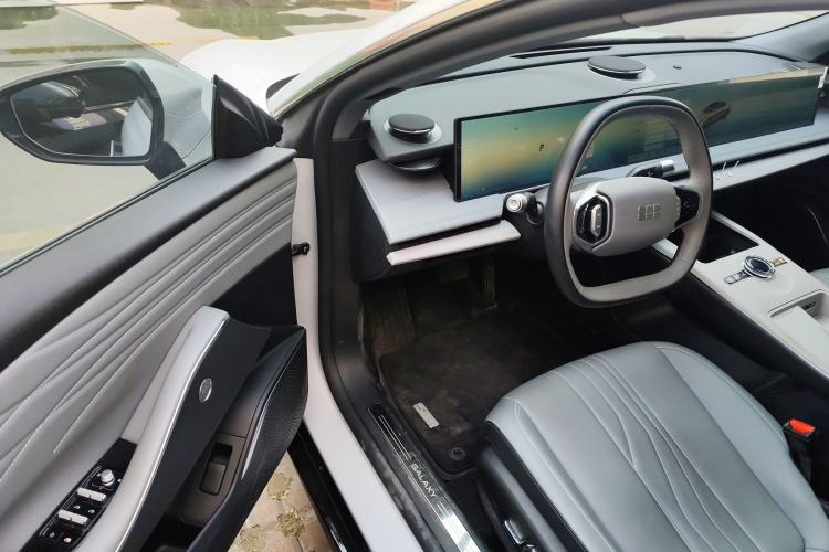 Used Geely Galaxy E8 2024 550 km Range Rear-Wheel-Drive PRO Interior 3