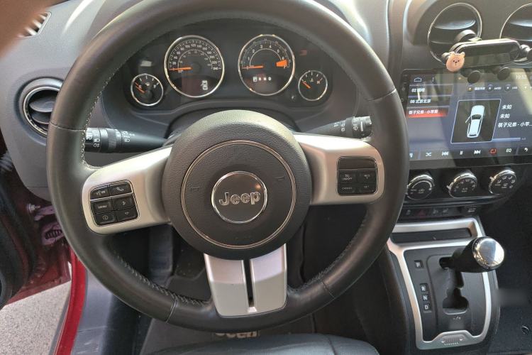 Used Jeep Compass 2013 2.0L two-wheel drive luxury version
