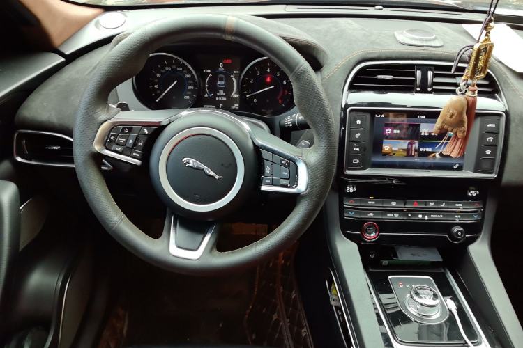 Used Jaguar F-PACE 2018 2.0T Four-Wheel Drive Urban Luxury Edition
