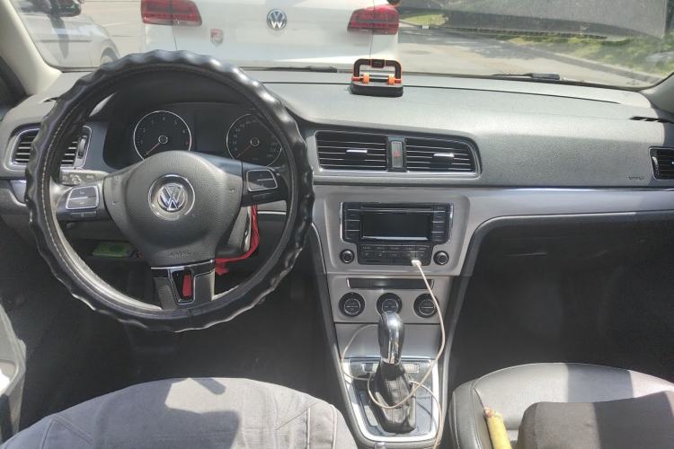 Used Volkswagen Lavida 2013 Revised Version 1.6L Automatic Luxury Edition
