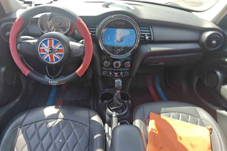 Used MINI 2015 1.2T ONE Five-Door Edition Center Console