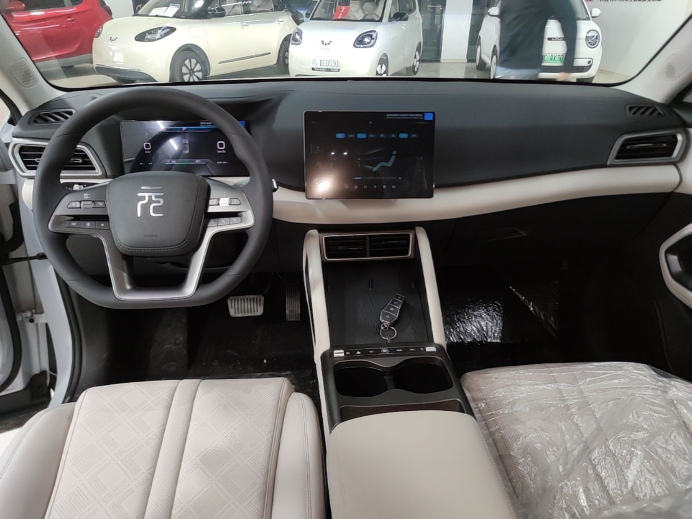 BYD Yuan UP 2025 Model 301KM Leading Version — снимка 12