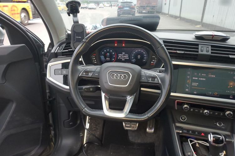 Used Audi Q3 2021 40 TFSI Fashion Dynamic Model Steering Wheel