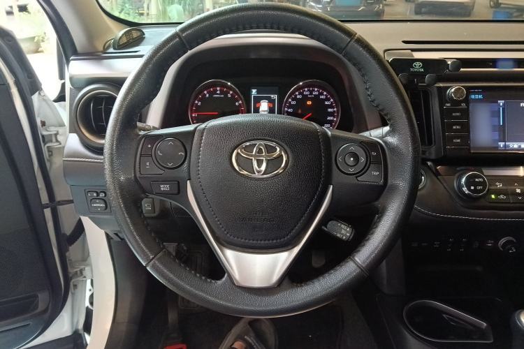 Used Toyota RAV4 2016 2.5L Automatic 4x4 Elite Edition Steering Wheel