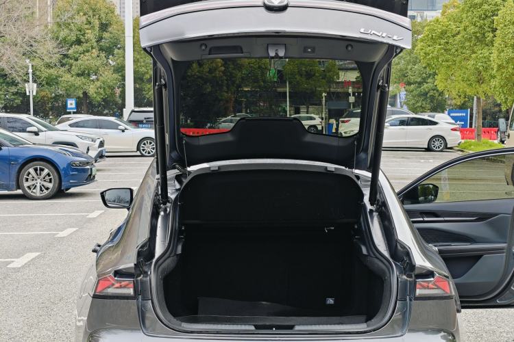 Used CHANGAN UNI-V 2025 1.5T 500Bar Prestige Version
