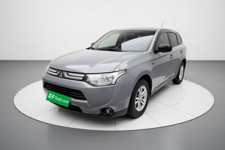Used Mitsubishi Outlander 2013 2.0L Two-Wheel Drive Sport Navigation Version 5 Seats