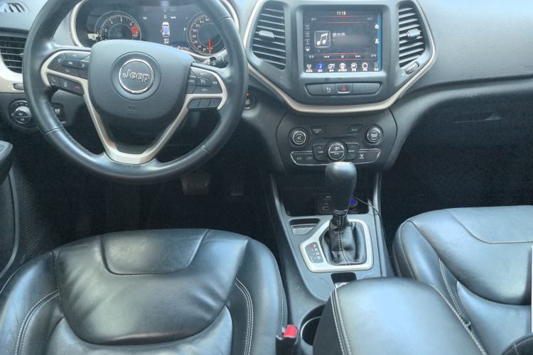 Used Jeep Cherokee 2017 2.0L Superior Edition
