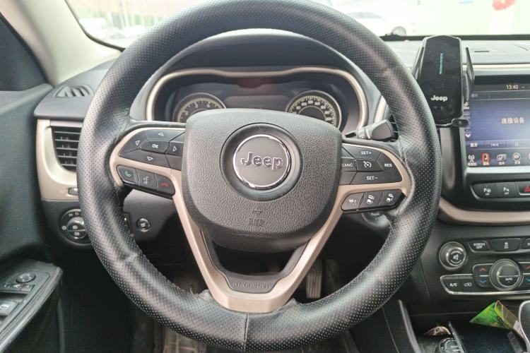 Used Jeep Cherokee 2014 2.4L Luxury Edition