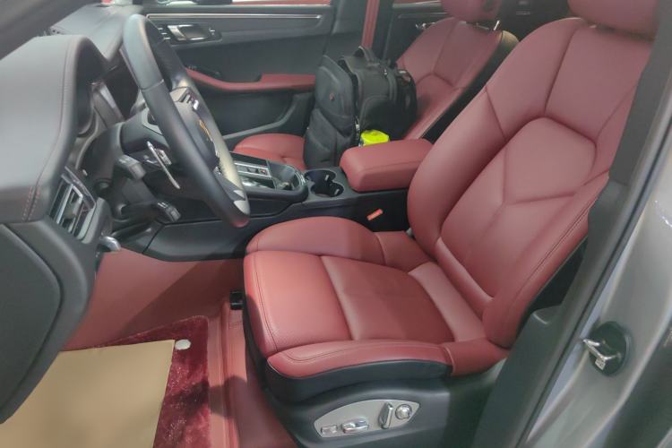 Used Porsche Macan 2022 Macan 2.0T Left Front Seat