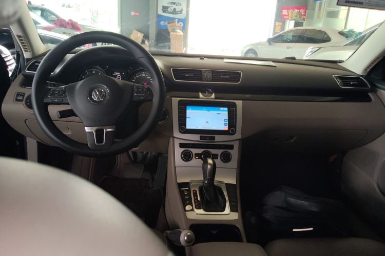 Used Volkswagen Magotan 2015 Facelift 1.8TSI Luxury Model Center Console