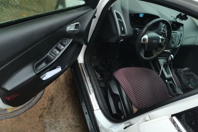 Used Ford Focus 2012 Sedan 1.6L Automatic Fashion Edition
