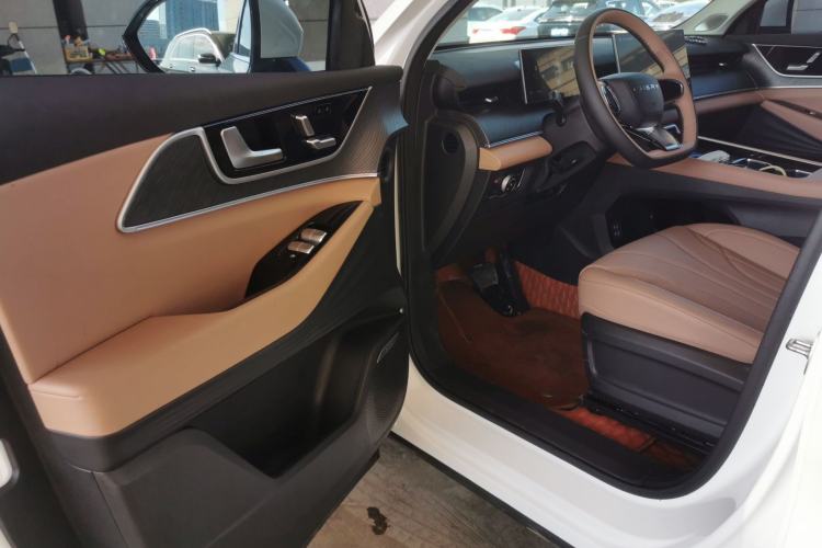 Used Chery Tiggo 8 L 2024 2.0T Two-Wheel-Drive Luxury Version 7 Seats
