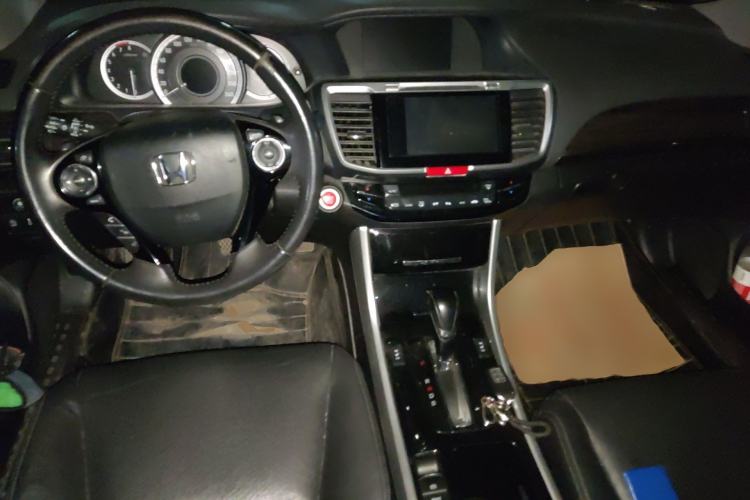 Used Honda Accord 2016 2.4L Luxury Edition Center Console