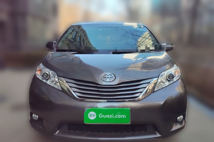Used Toyota SIENNA 
