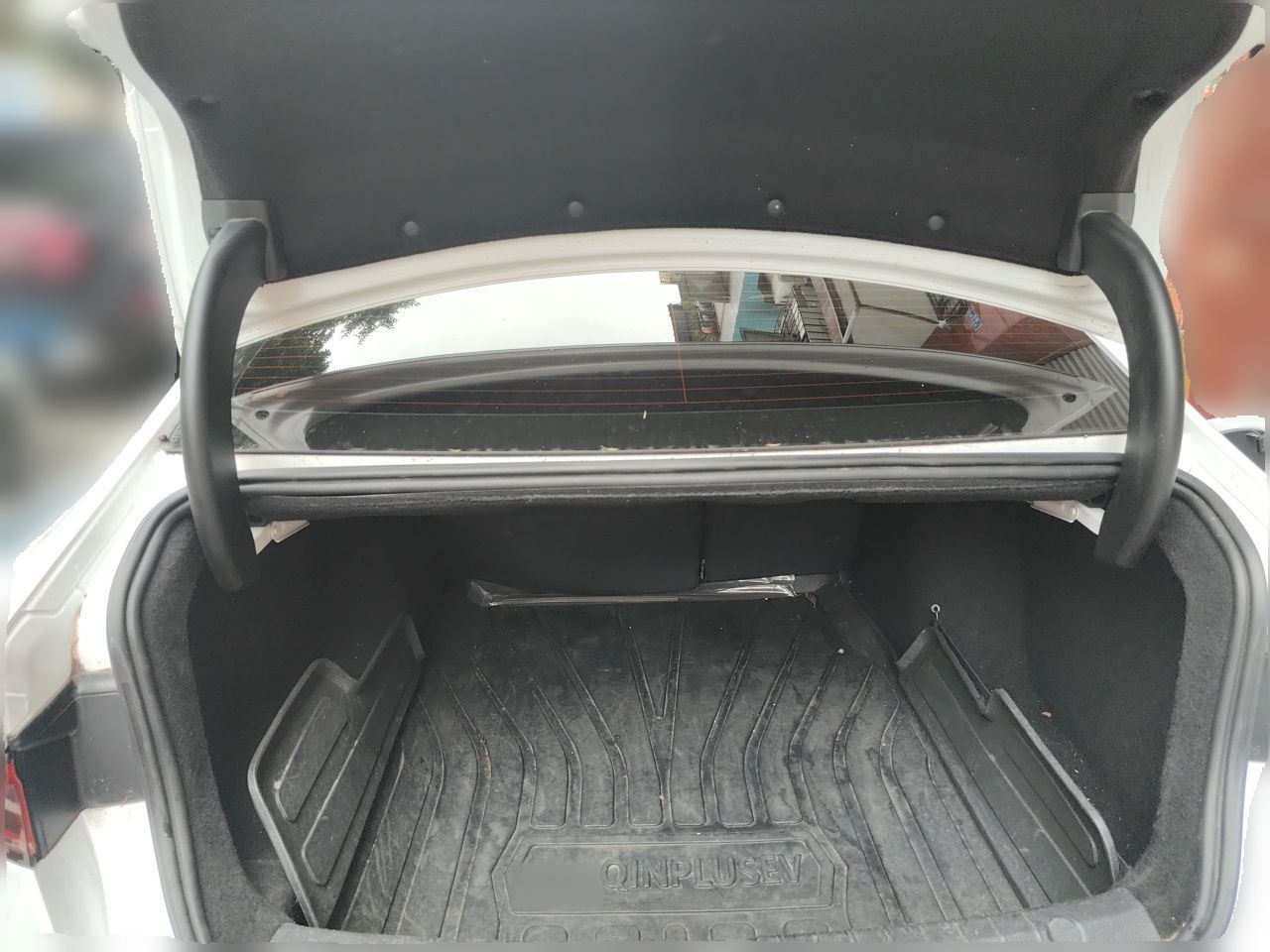 BYD Qin PLUS 2024 HONOR Edition DM-i 55KM Leading Model — снимка 19