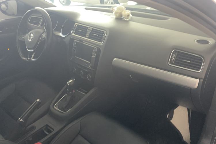 Used Volkswagen Sagitar 2018 1.6L Automatic Comfort Model Interior 3