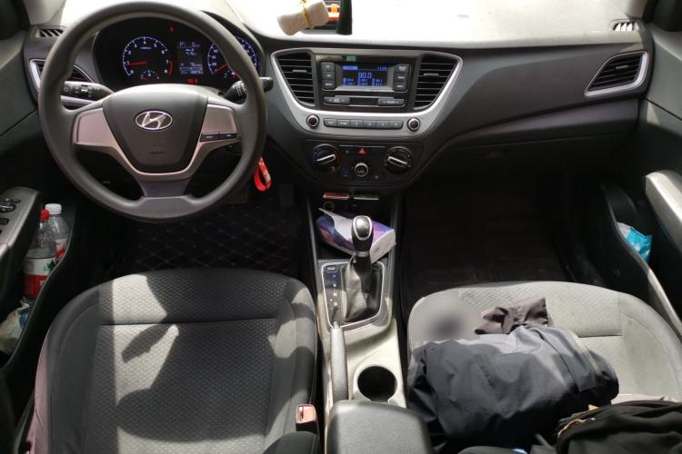 Used Hyundai Verna RV 2017 1.4L Automatic Cool Edition GLS China V Emission Standard Center Console