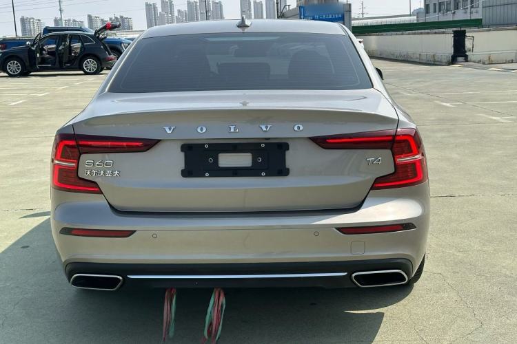Used Volvo S60 2021 T4 Zhiyi Luxury Edition
