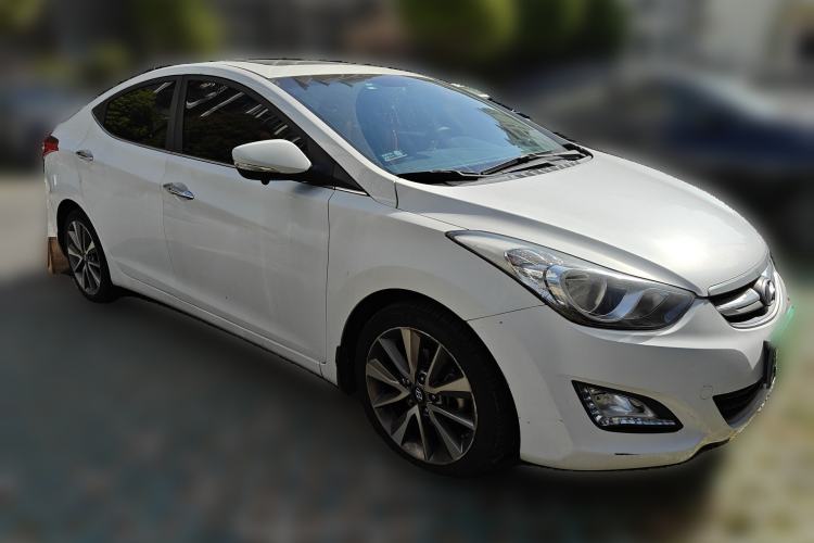 Used Hyundai Elantra (5th Generation / Langdong) 2015 1.6L Automatic Luxury Model Front Right 45 Deg