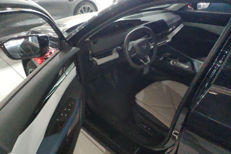 Used Changan UNI-V iDD 2023 ZhiDian iDD 1.5T 113km Smart & Fun Version