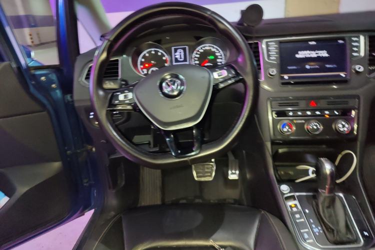 Used Volkswagen Golf Sportsvan 2016 230TSI Automatic Luxury Version Steering Wheel