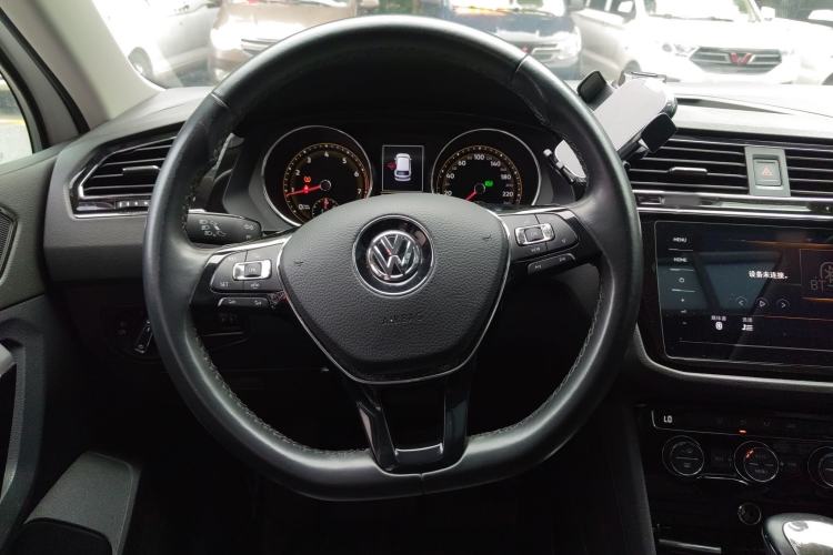 Used Volkswagen Tiguan L 2019 Updated Version 330TSI Automatic Two-Wheel Drive Panoramic Comfort Edition China VI Standard Steering Wheel
