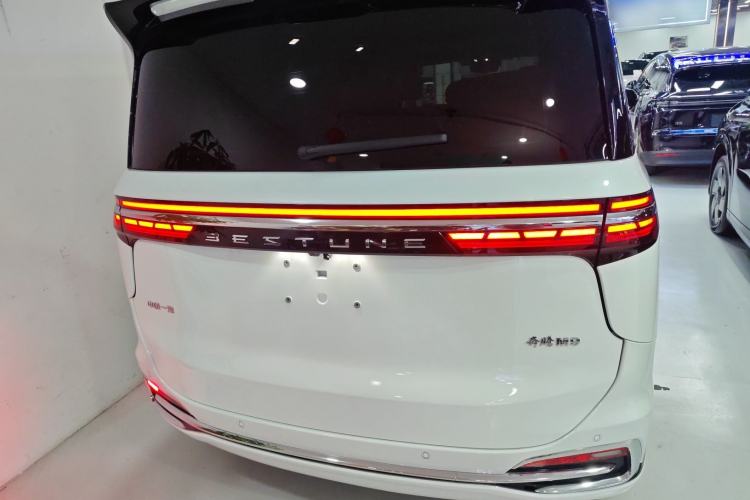 Used Bestune M9 2023 2.0T Prestige Edition
