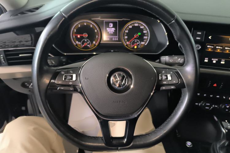 Used Volkswagen Passat 2019 330TSI Elite Edition China VI Steering Wheel
