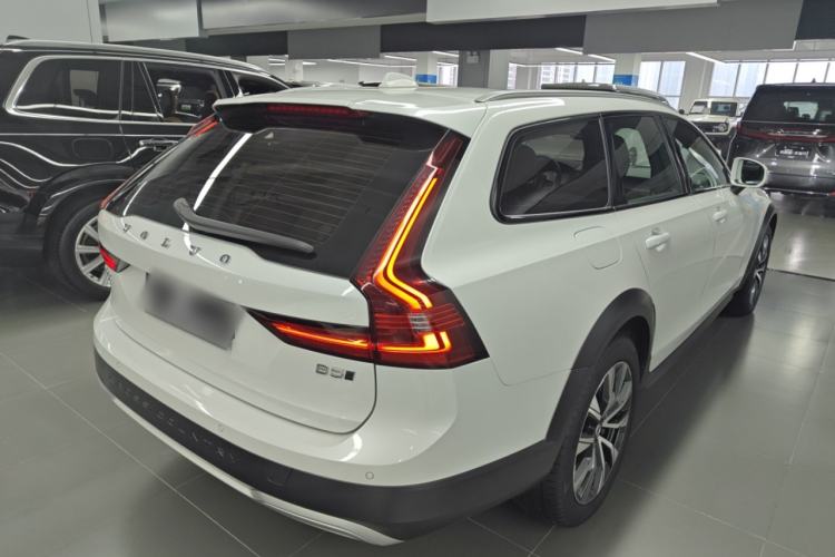Used Volvo V90 2021 Cross Country B5 AWD Smart Range Edition