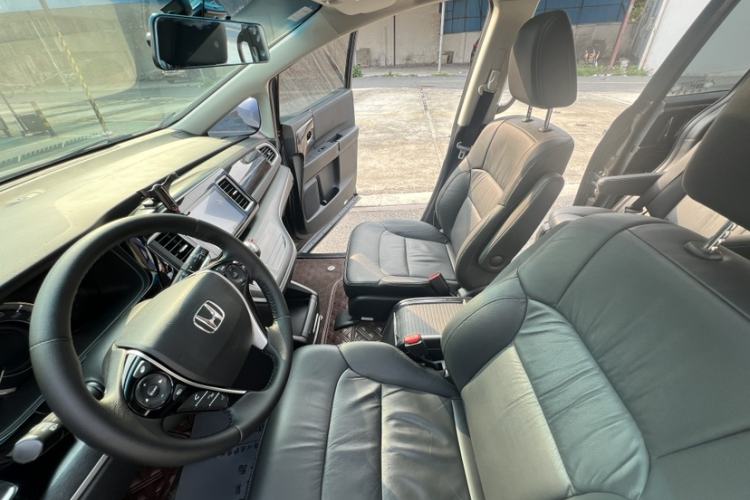 Used Honda Elysion 2016 2.4L Style Edition
