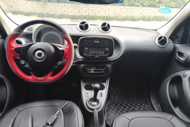 Used smart forfour 2016 1.0L 52 kW Dynamic Edition
