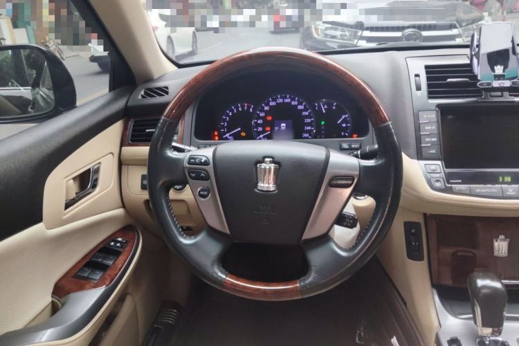 Used Toyota Crown 2012 2.5L Royal Leather Edition

