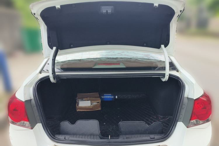 Used Chevrolet Cruze 2013 1.6L SL Sunroof Edition MT Trunk