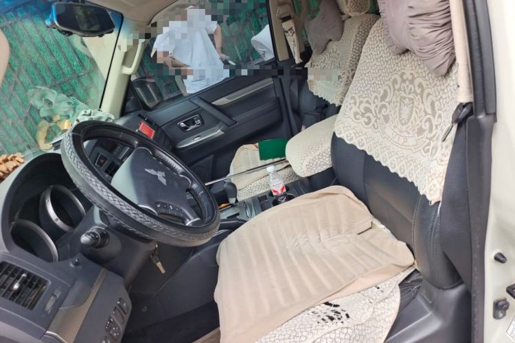 Used Mitsubishi Pajero 2014 3.0L Elite Upgrade Edition Left Front Seat