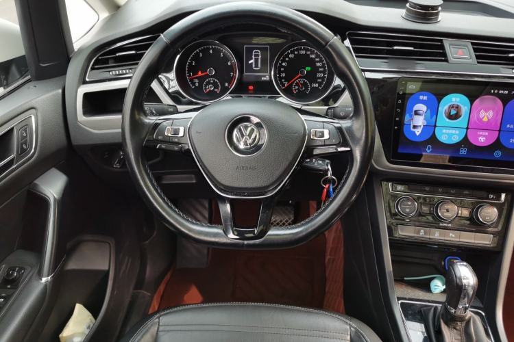 Used Volkswagen Touran 2016 Volkswagen Touran L 280TSI DSG Comfort Edition Steering Wheel