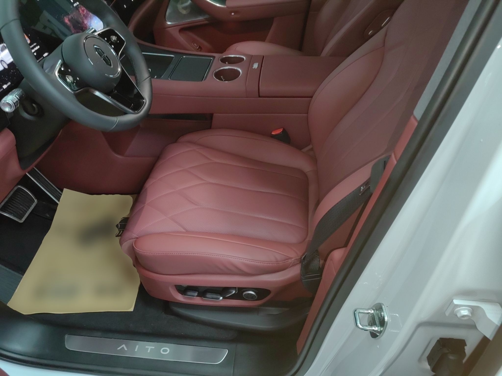 المقاعد الأمامية داخل السيارة