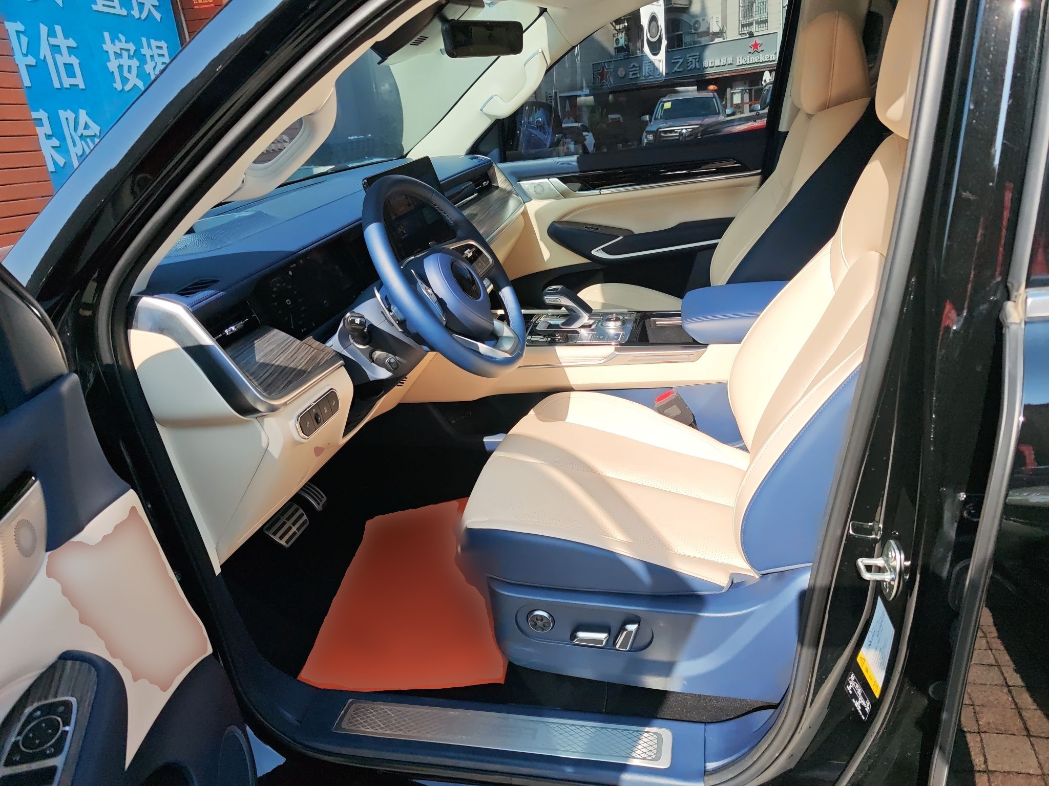 المقاعد الأمامية داخل السيارة