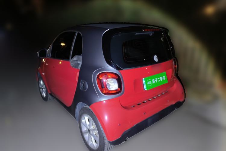 Used smart fortwo 2015 1.0L 52 kW hardtop Dynamic version